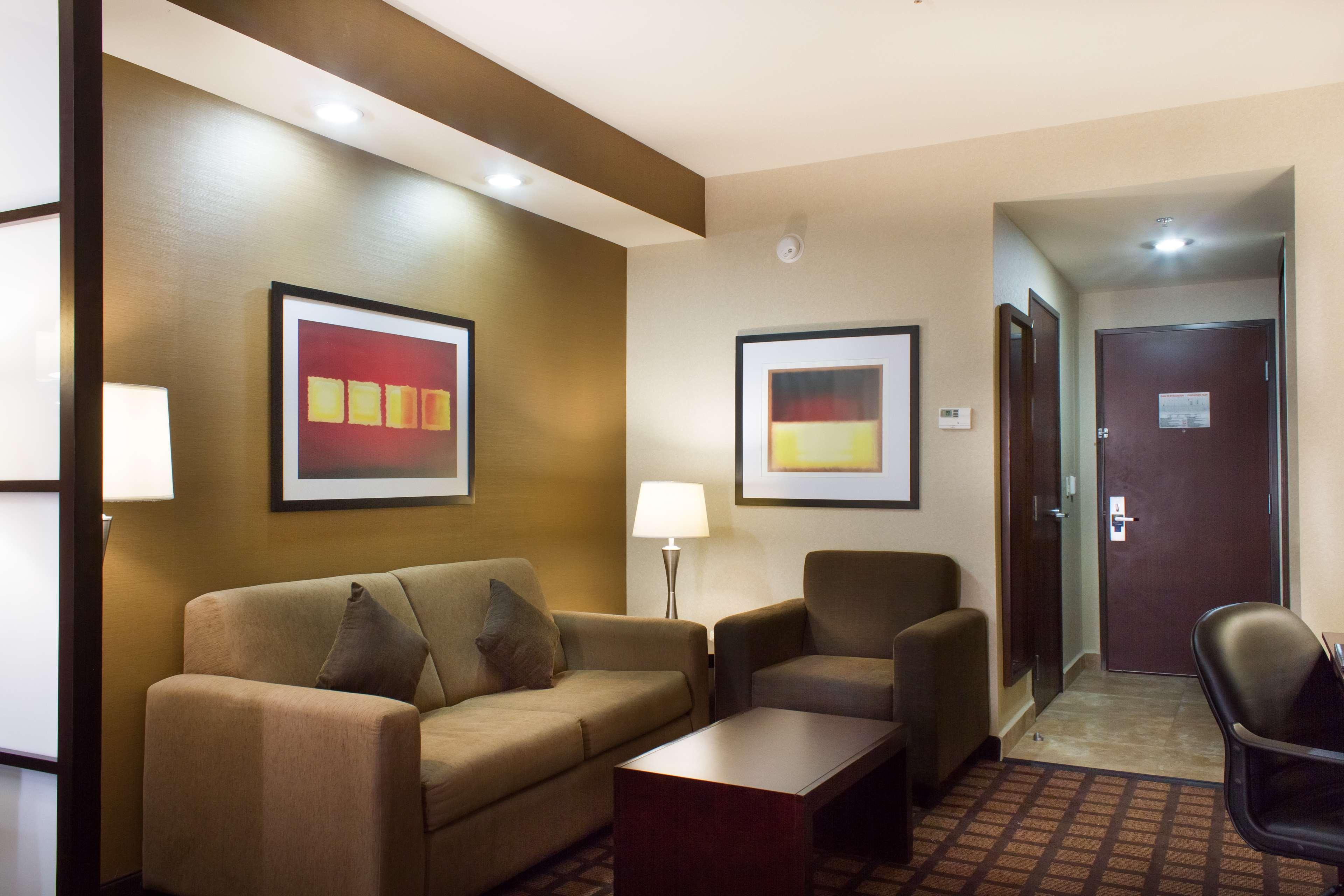 Best Western Premier Monterrey Aeropuerto Apodaca Exterior photo Suite at the Residence Inn