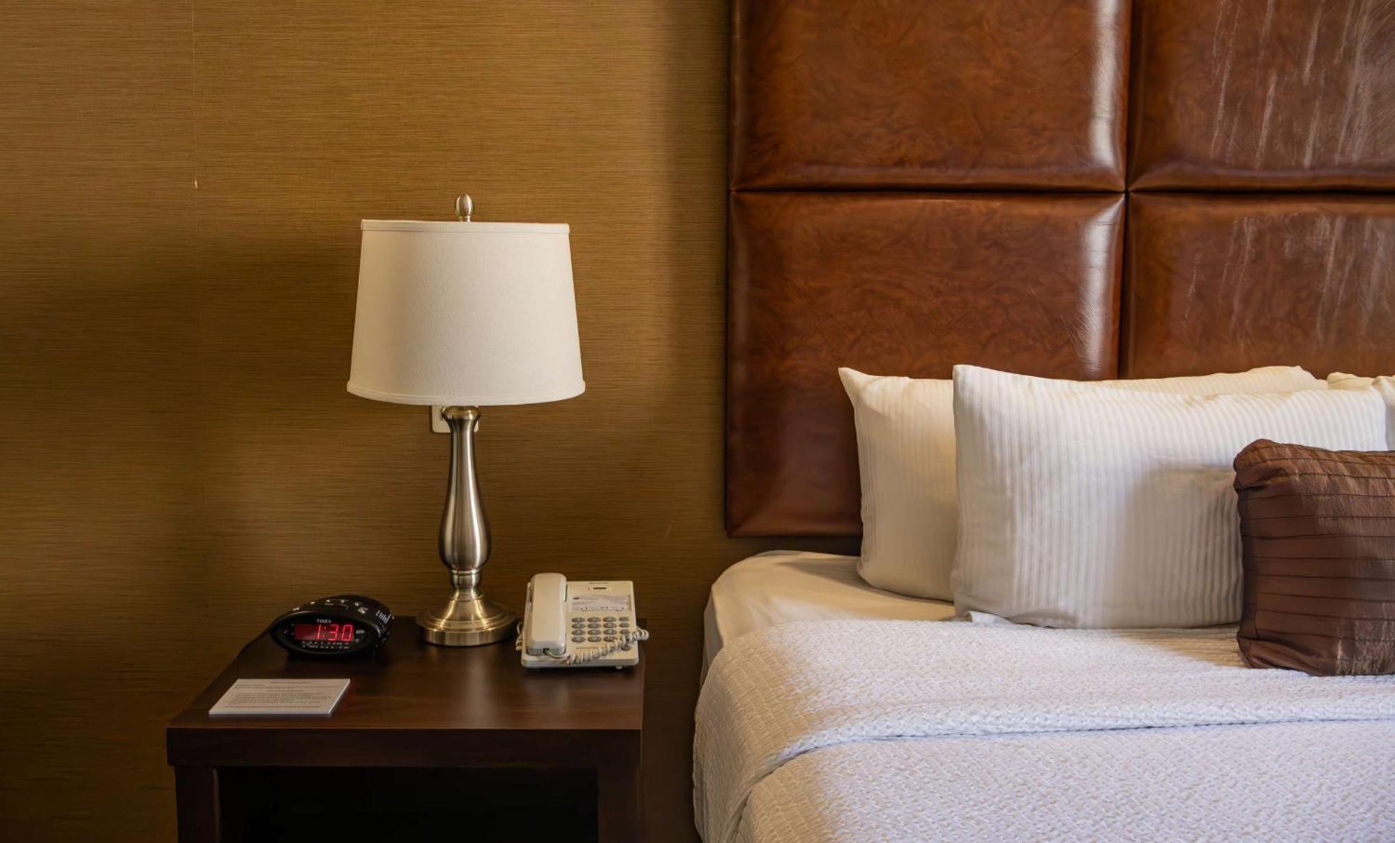 Best Western Premier Monterrey Aeropuerto Apodaca Exterior photo A lamp on a nightstand