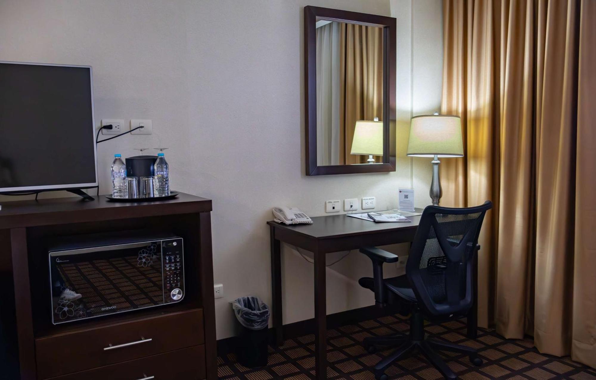 Best Western Premier Monterrey Aeropuerto Apodaca Exterior photo A typical room at the hotel