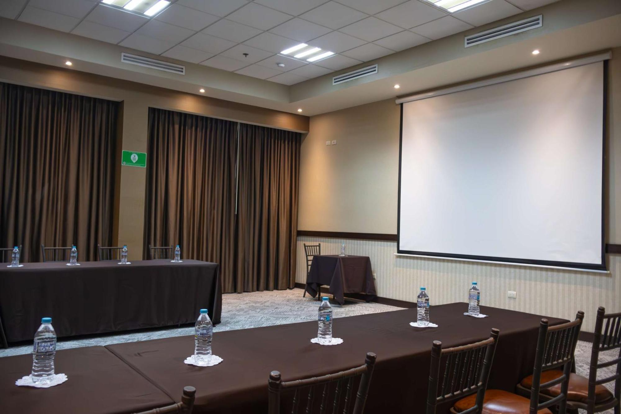 Best Western Premier Monterrey Aeropuerto Apodaca Exterior photo Meeting room