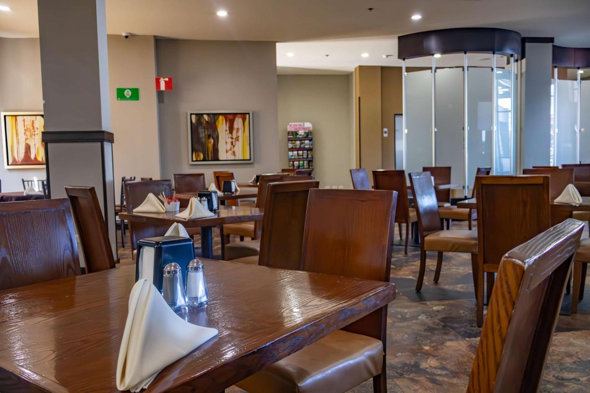 Best Western Premier Monterrey Aeropuerto Apodaca Exterior photo The restaurant
