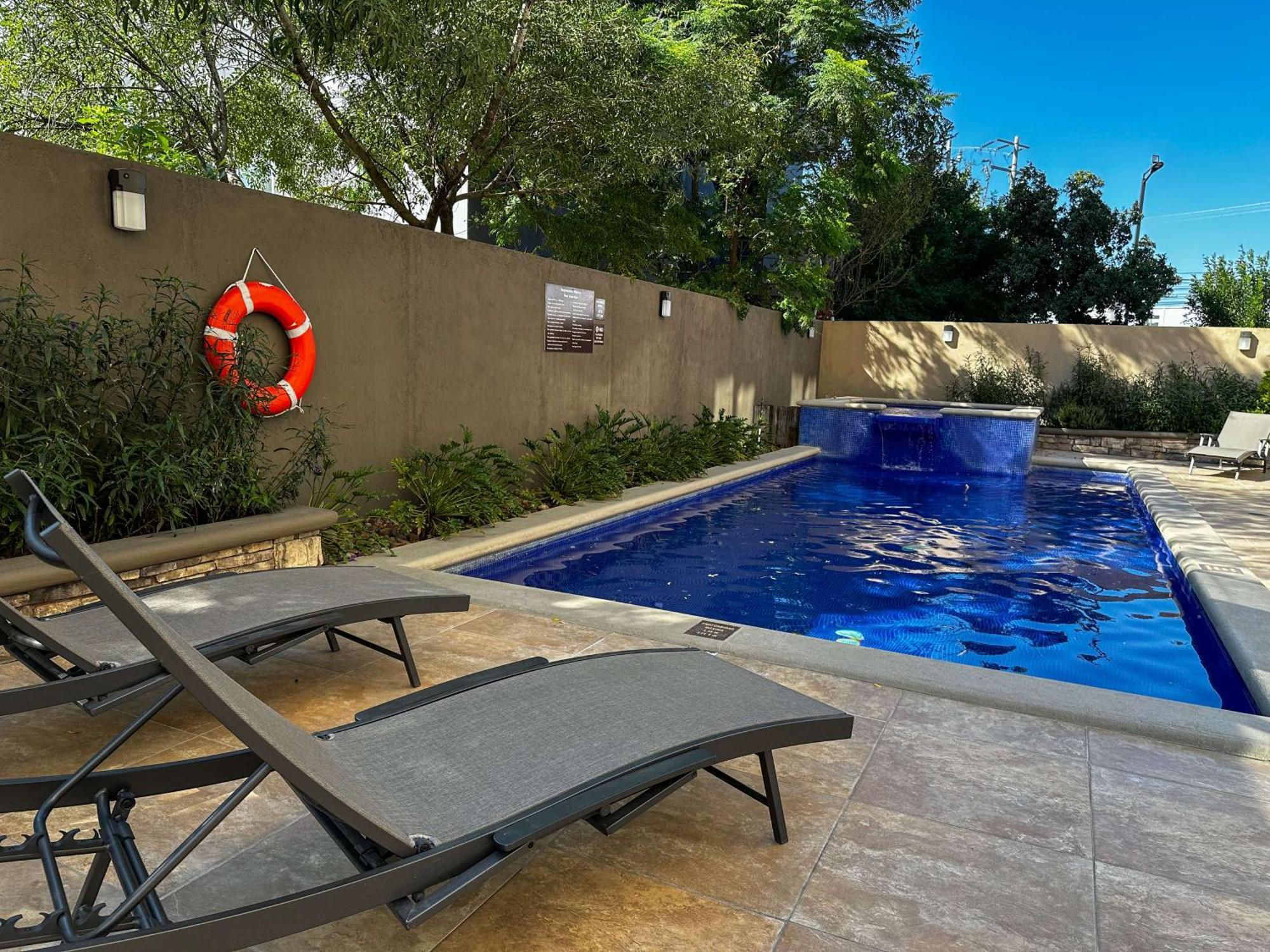 Best Western Premier Monterrey Aeropuerto Apodaca Exterior photo Swimming pool at the hotel